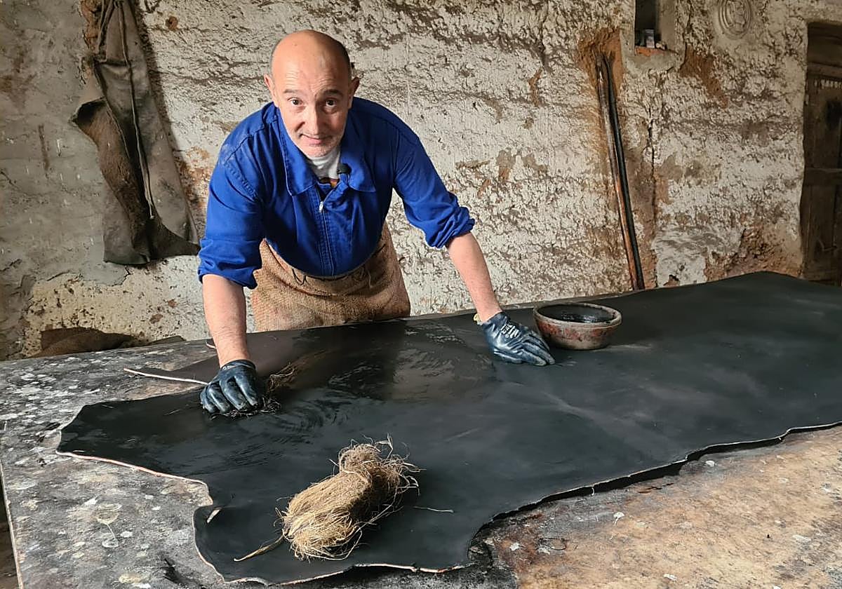 Genaro González será el último de cinco generaciones al frente de la fábrica familiar.