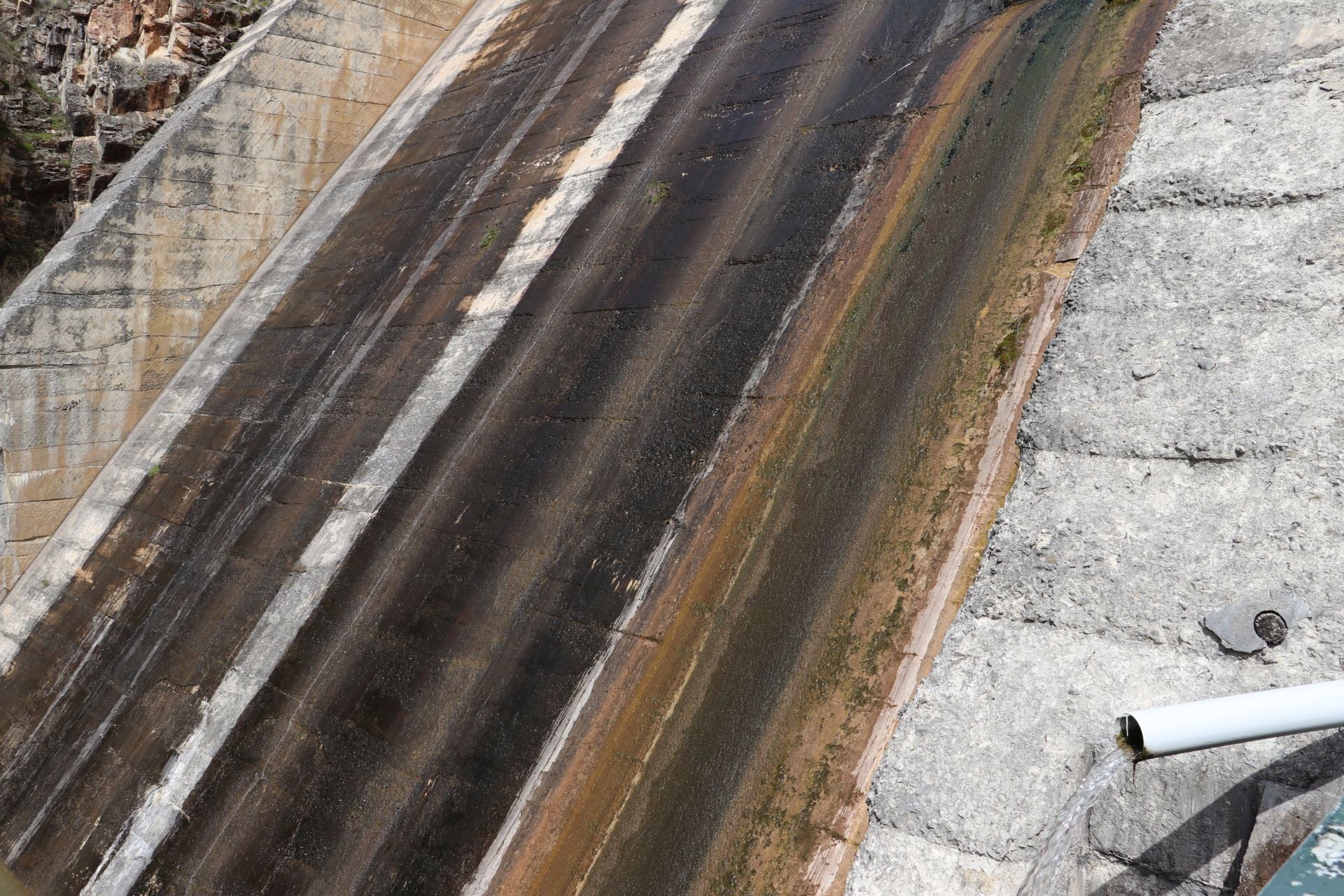 Así es la presa y el embalse leonés de Barrios de Luna