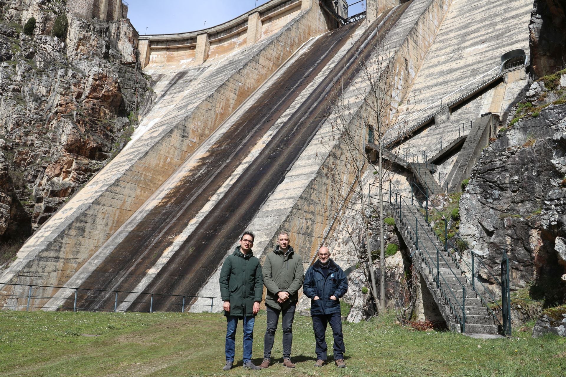 Así es la presa y el embalse leonés de Barrios de Luna