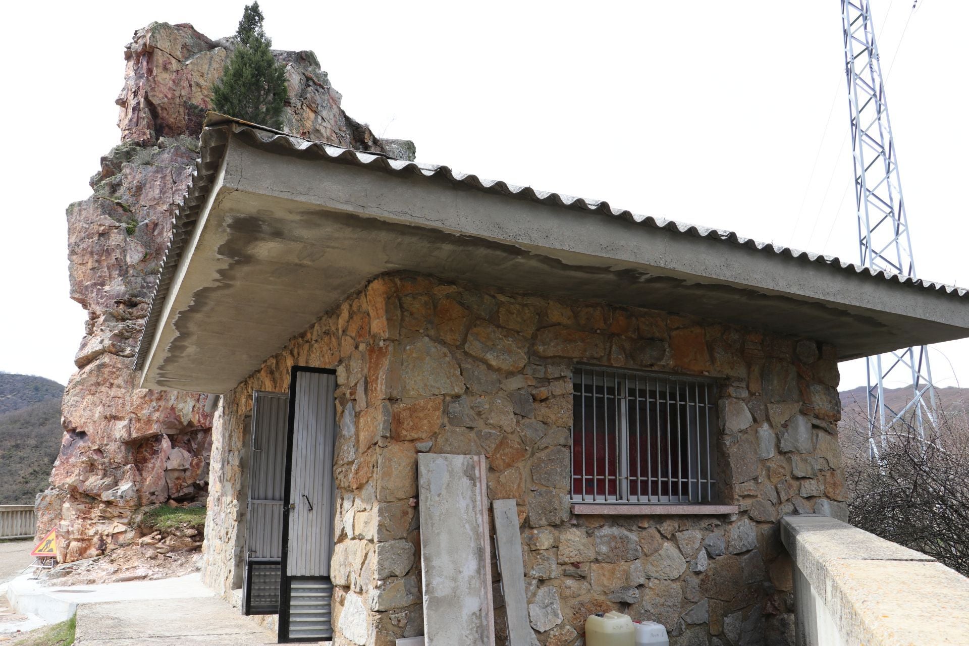 Así es la presa y el embalse leonés de Barrios de Luna