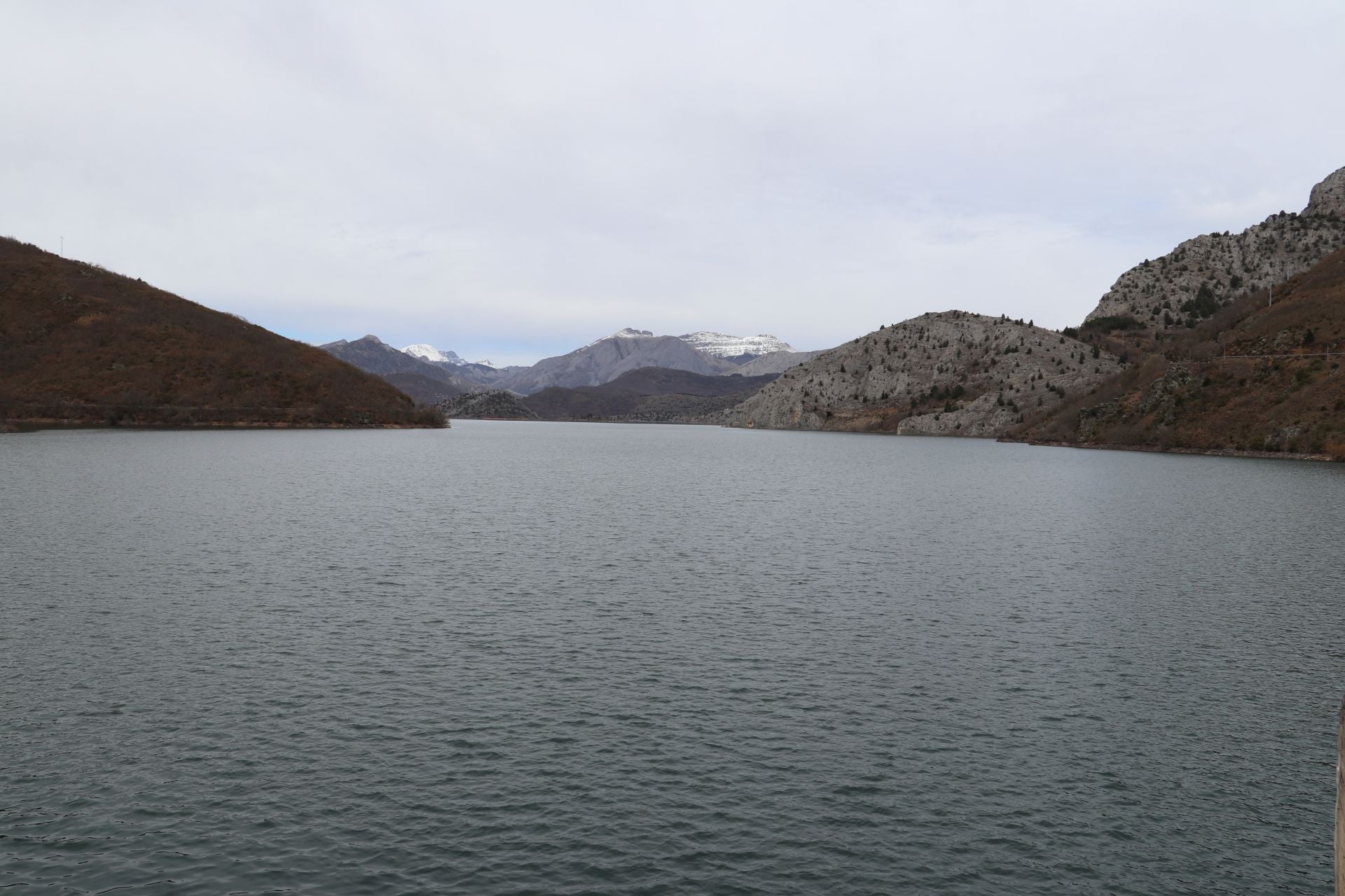 Así es la presa y el embalse leonés de Barrios de Luna