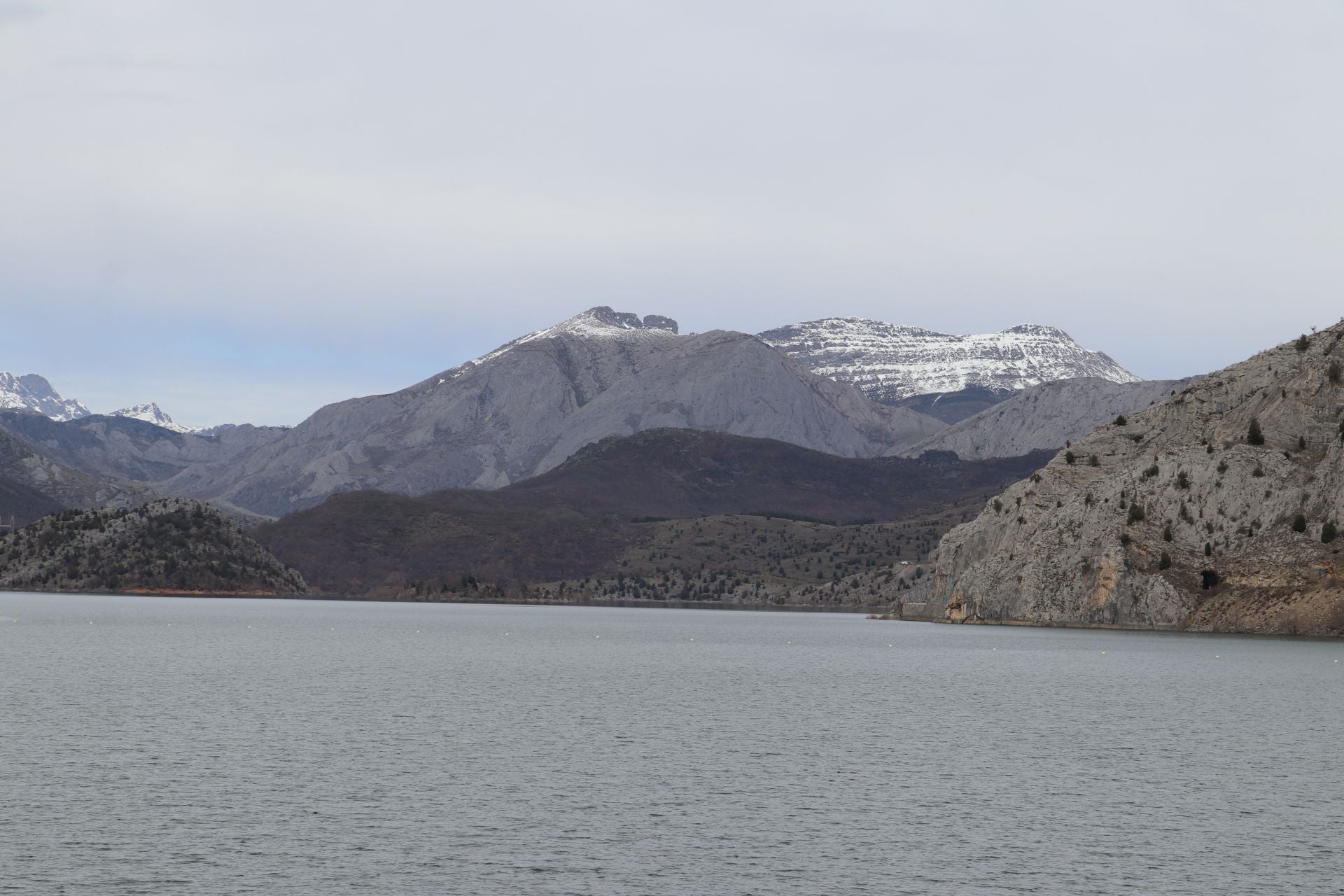 Así es la presa y el embalse leonés de Barrios de Luna