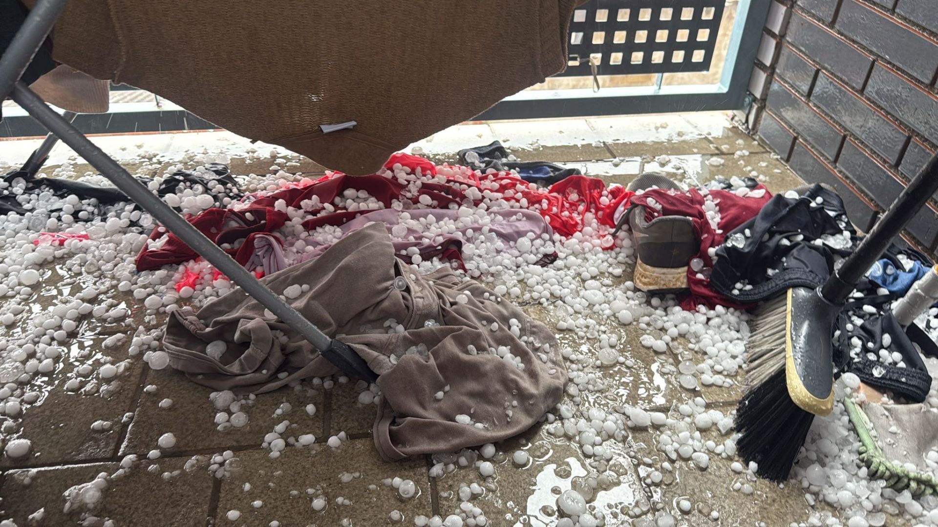 Las imágenes de la espectacular tormenta de granizo que ha caído en León