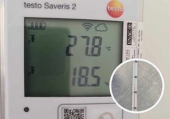 Termómetros ubicados en la planta, con uno de mercurio por encima de los 30 grados.