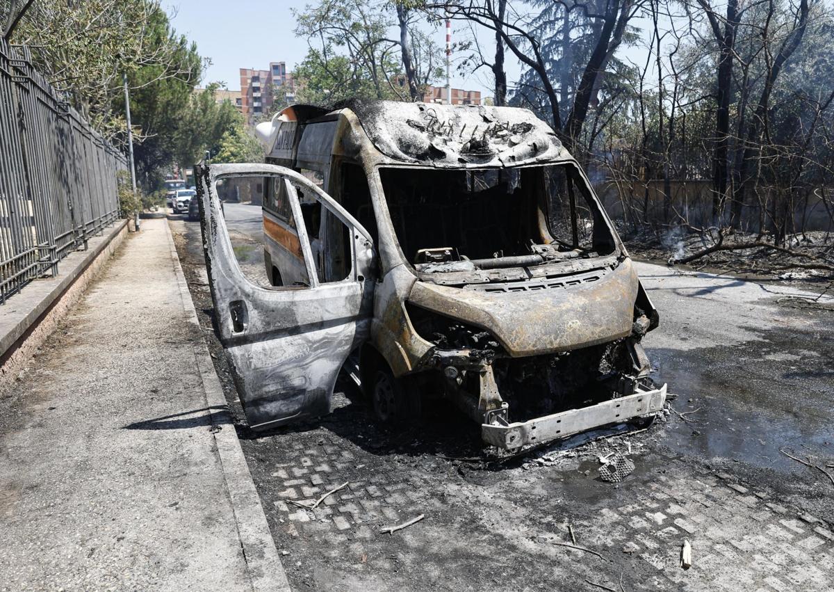 İkincil Görüntü 1 - Roma'da bir benzin istasyonunun patlaması yarım yüz yaralı bırakıyor