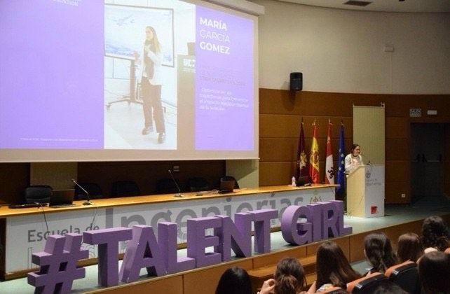 La joven leonesa en una de las ponencias del programa STEM Talent Girl.