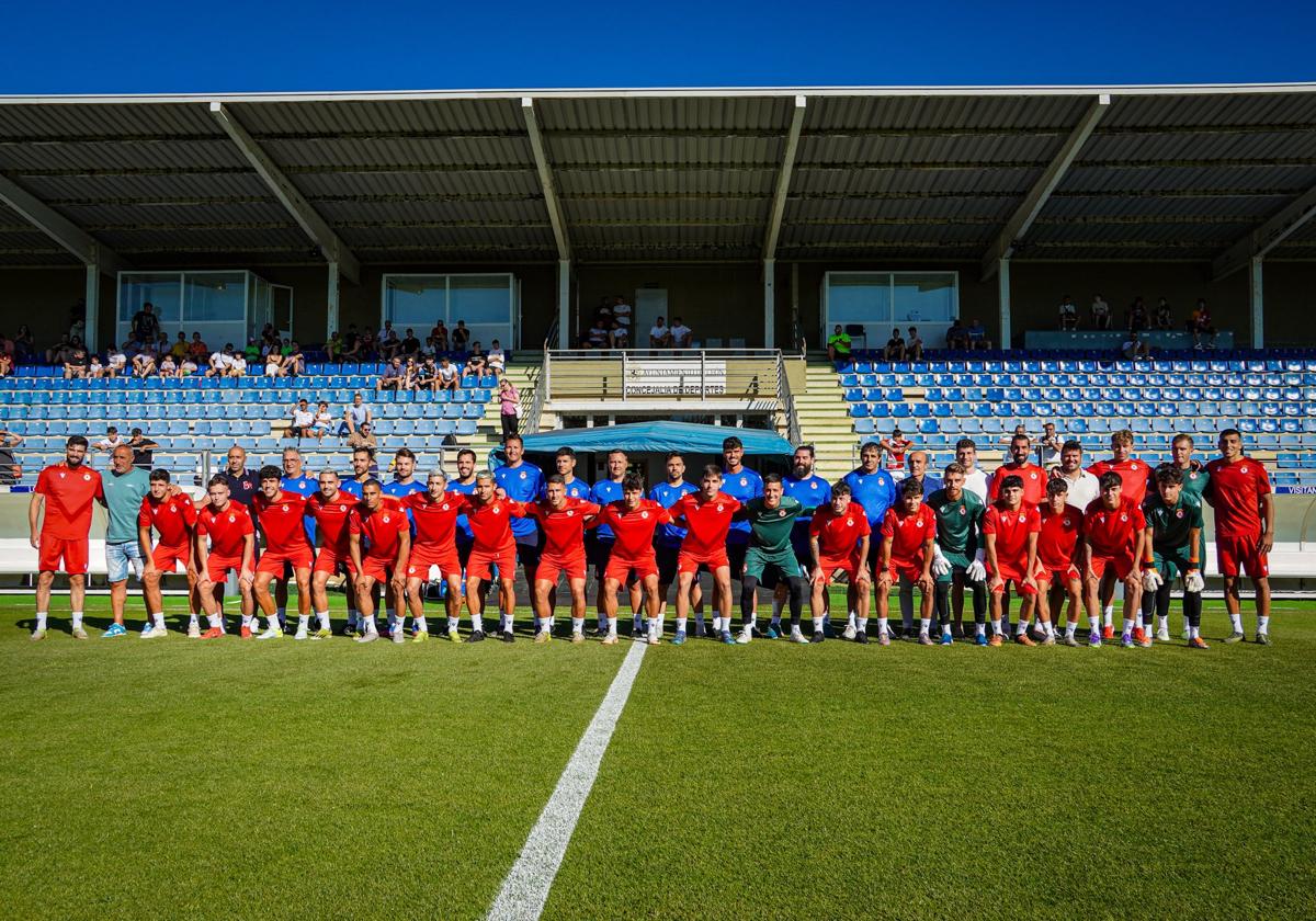 Primera foto de familia de la nueva Cultural de Segunda División.