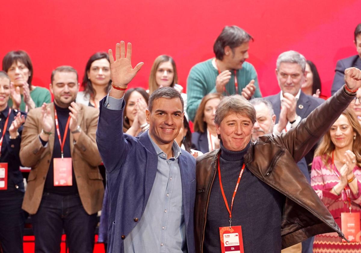 Pedro Sánchez con Carlos Martínez.