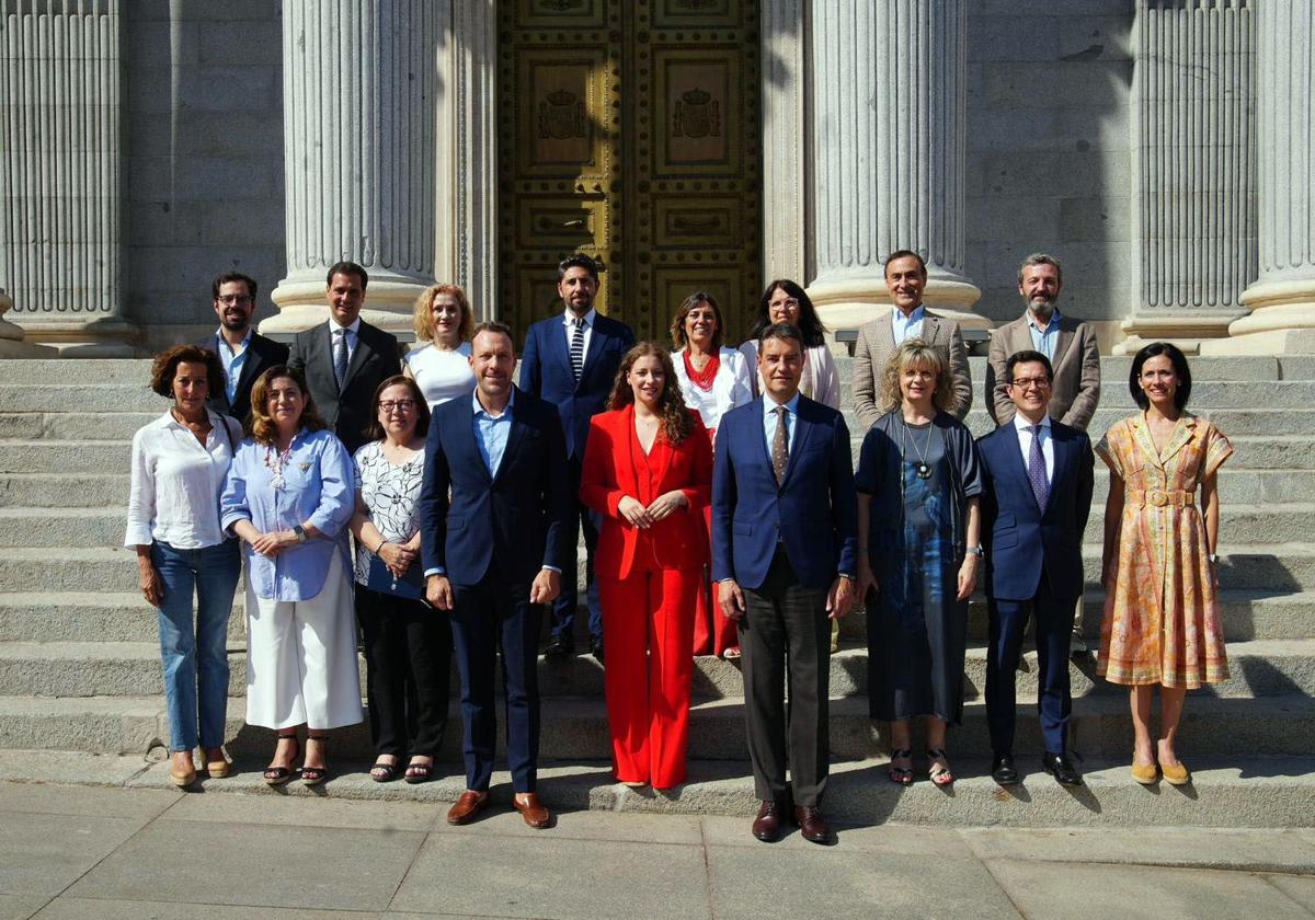 Foto de familia de los parlamentarios por Castilla y León.