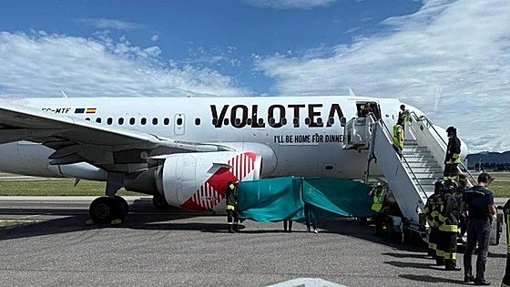 Tragedia en el vuelo Milán-Asturias: muere un hombre absorbido por el motor del avión