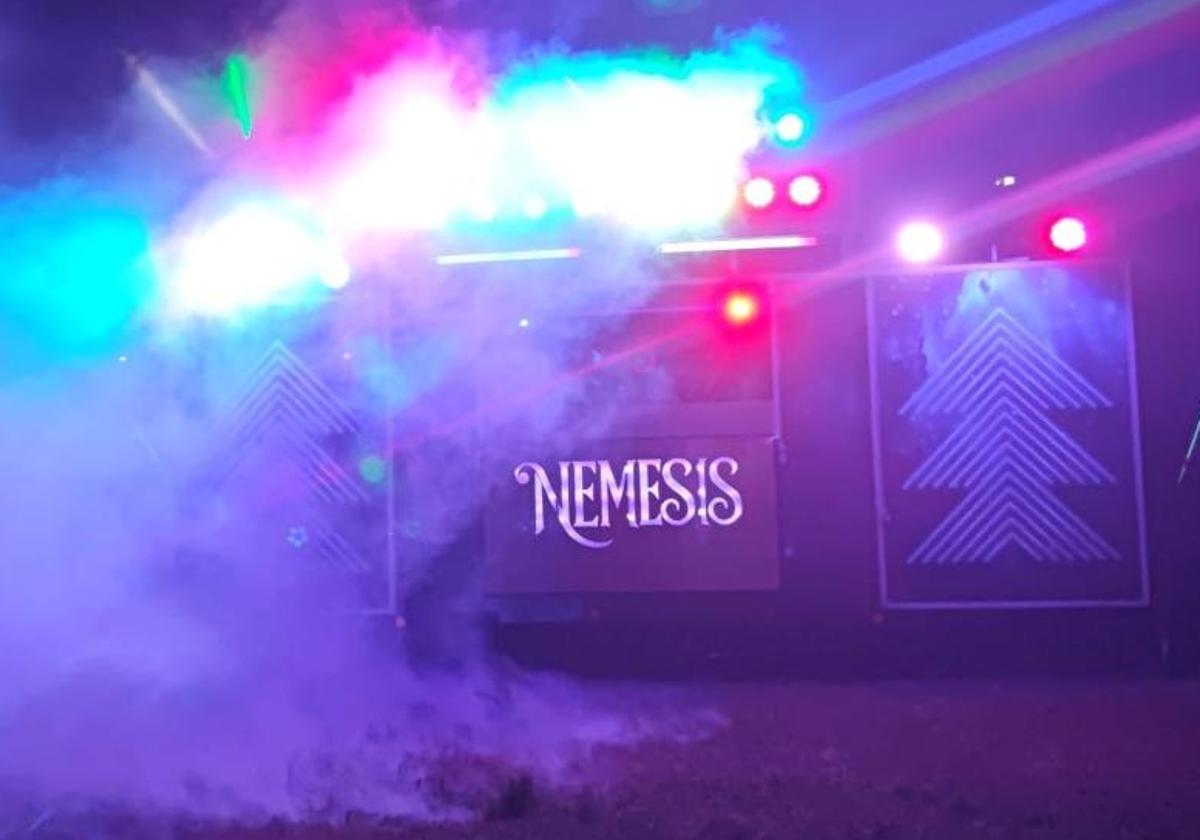 Imagen de una discoteca móvil.