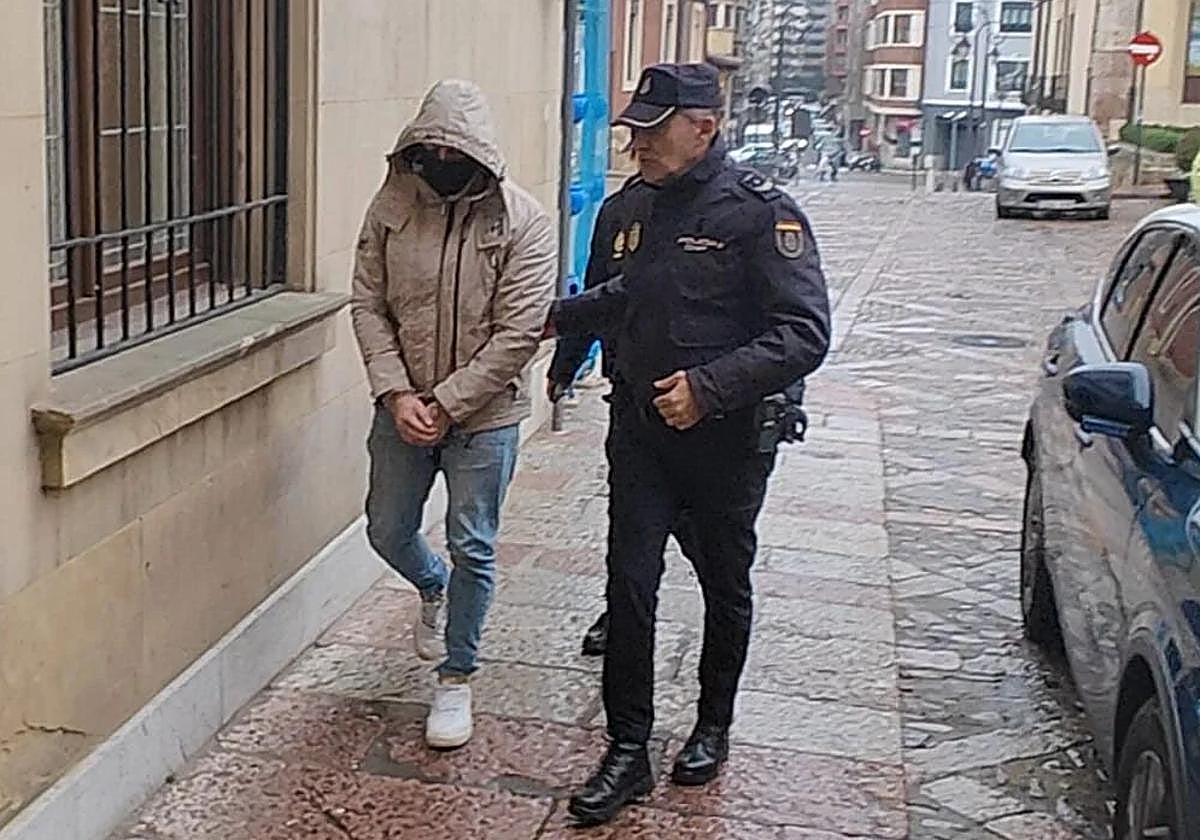 Ratificada la condena al joven que metió a su expareja en el maletero del coche