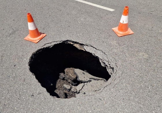 Boquete en la calle Miguel Zaera.