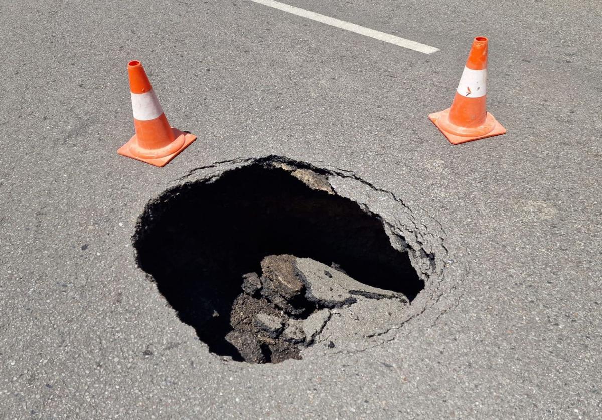 Boquete en la calle Miguel Zaera.