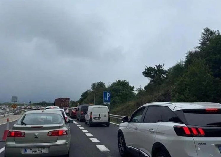 Usuarios de la AP-66 reclamarán el peaje tras el atasco del domingo: «Es una vergüenza»