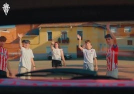 La camiseta de la Cultural aparece en la campaña de socios del Sporting.