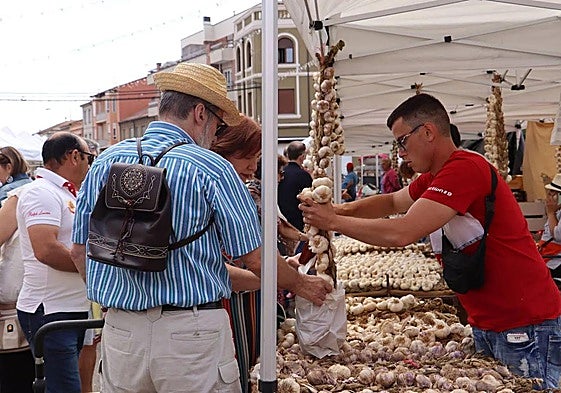 Imagen de archivo de la Feria del Ajo de Veguellina
