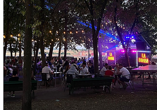 Gran afluencia de público en 'Street Food: Ginebra y Vermut'