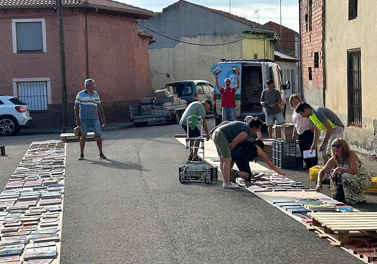 Reguero de libros en Pobladura de Pelayo García