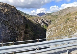 Puente de la Paloma que conecta ambas comarcas.
