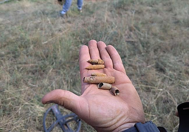 Casquillos de bala localizados por un vecino de Poladura de la Tercia, Servando González.