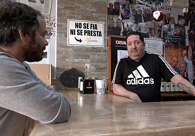 Juan López, hostelero del barrio.