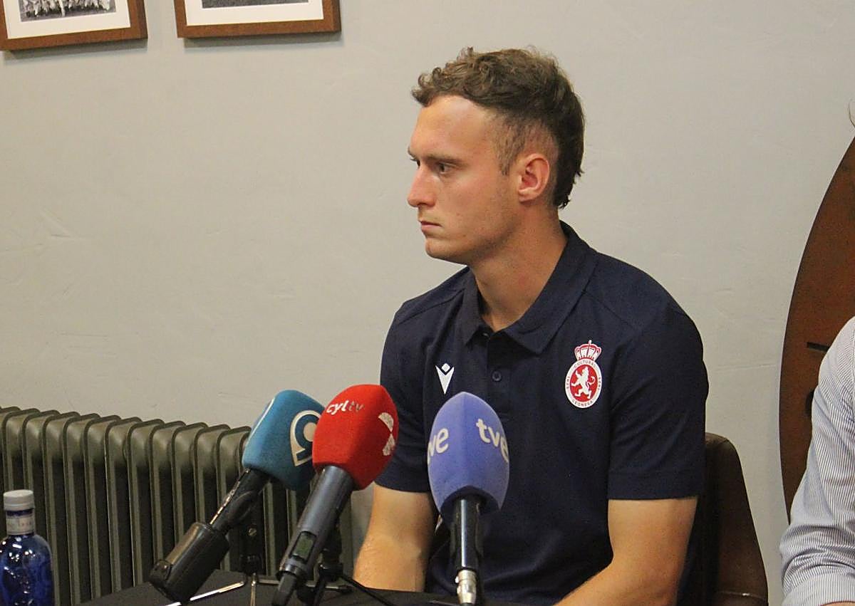 Imagen secundaria 1 - Larios descartó Inglaterra por «volver a casa» y Tresaco pide «romper el espacio»