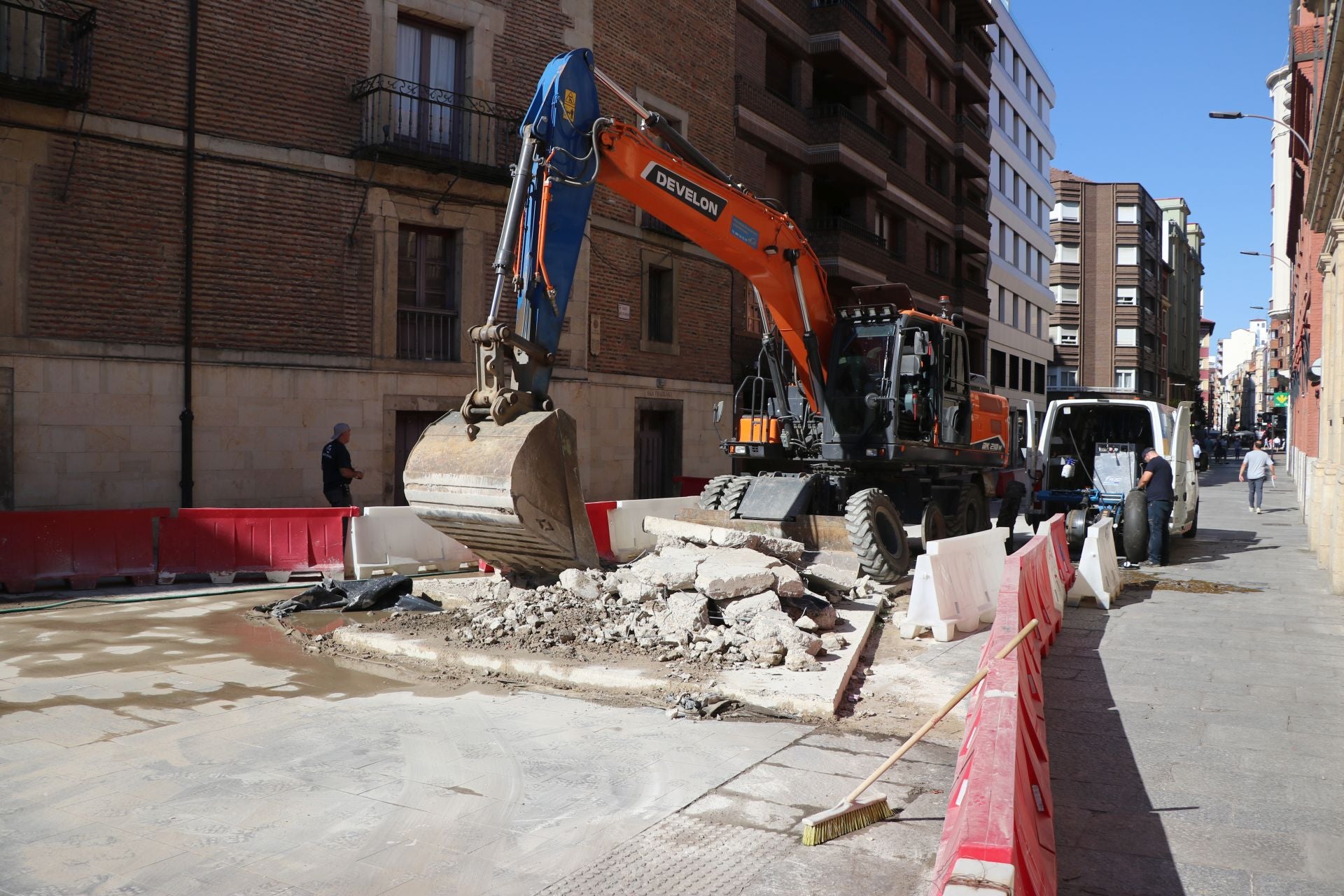 Las imágenes de la retirada de la plataforma en Arco de Ánimas