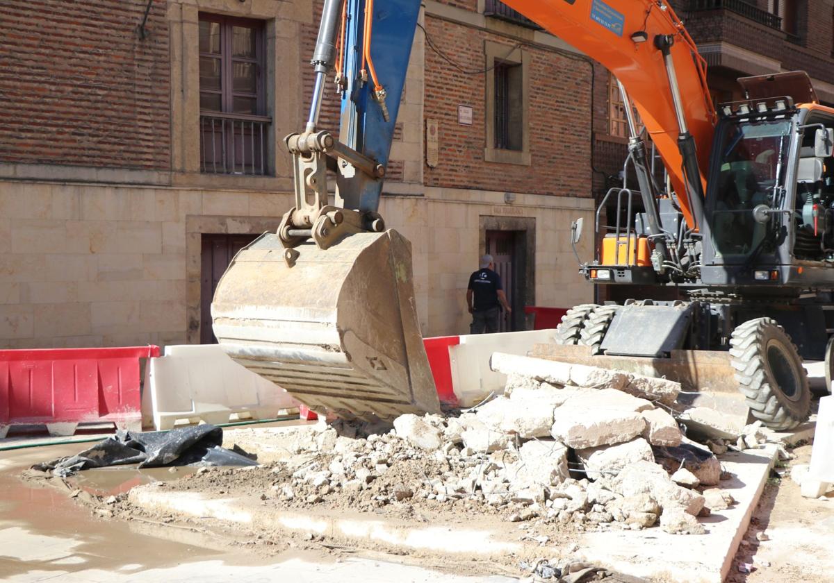 Retirada de la plataforma de hormigón en Arco de Ánimas.