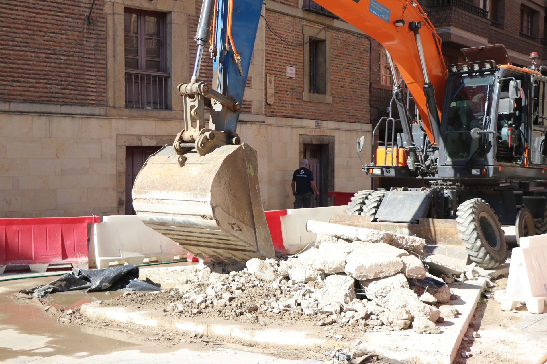 Las imágenes de la retirada de la plataforma en Arco de Ánimas