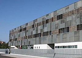 Inmediaciones del IES de Eras de Renueva.