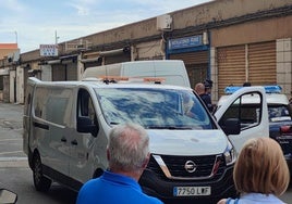 Lugar del atropello y vehículo forense.