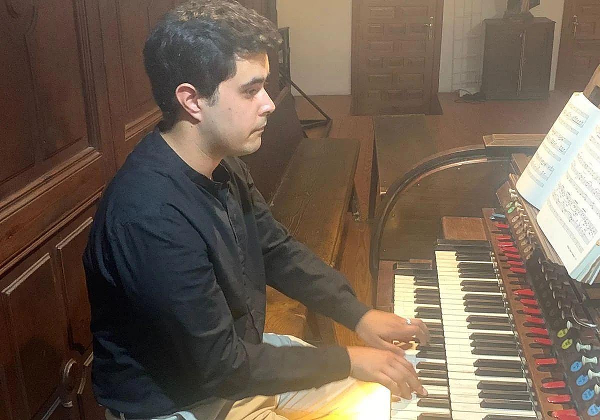 Carlos Bollo, durante el concierto en la iglesia de Santiago.