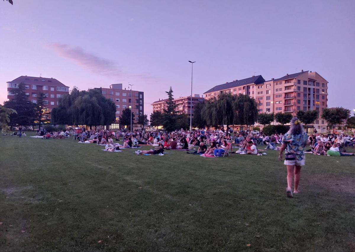 Imagen secundaria 1 - Imágenes del ine de verano en León.
