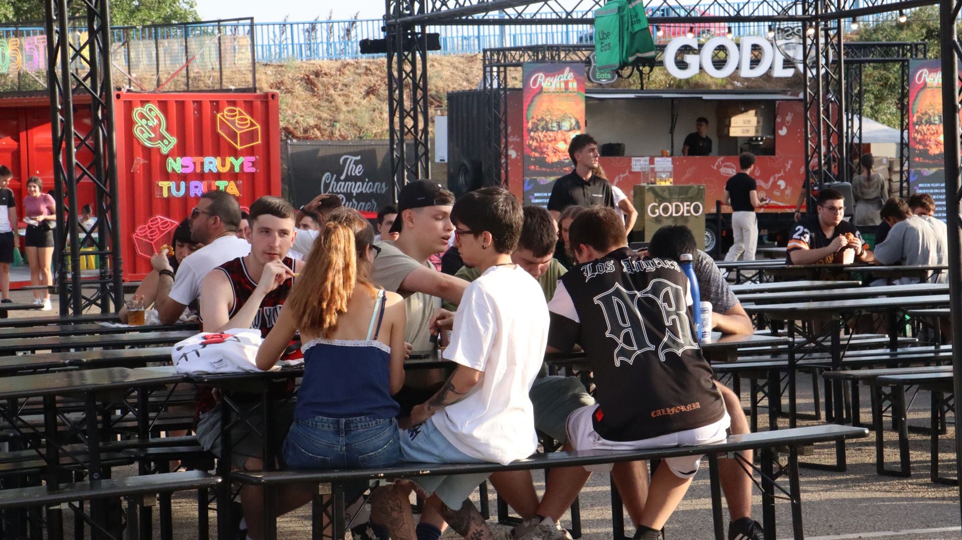 Así se ha vivido la inauguración de The Champions Burger en León