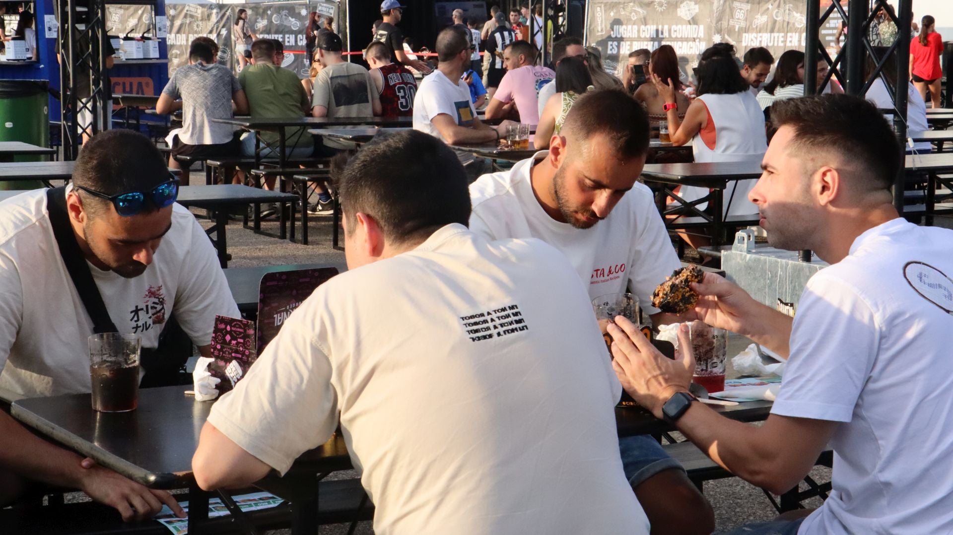 Así se ha vivido la inauguración de The Champions Burger en León