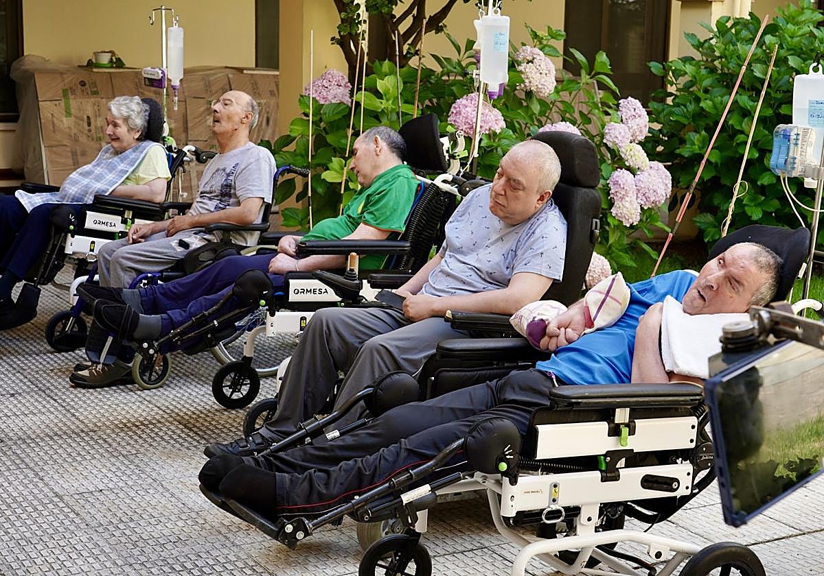 Algunos de los residentes de Las Cinco Llagas de Astorga.