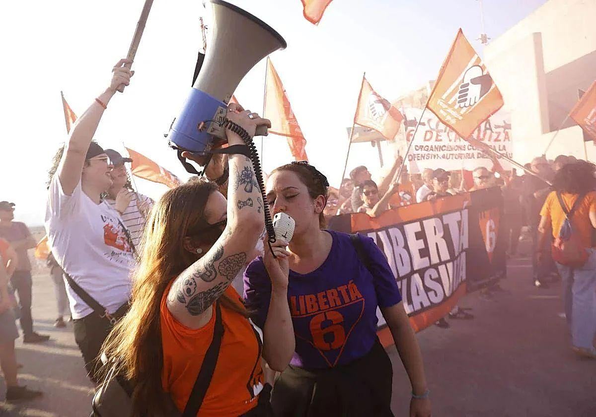 Manifestación desde la plaza Mayor hasta Poniente tras el ingreso en prisión de las sindicalistas.