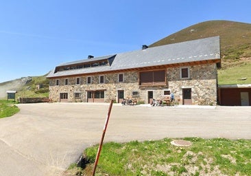 Una pareja asturiana resucita 22 años después el antiguo mesón de Vegarada