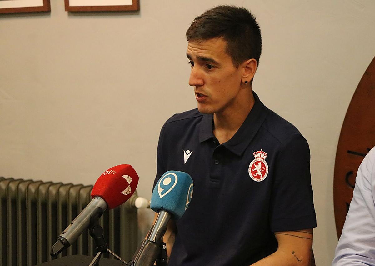 Imagen secundaria 1 - Badía explica su llegada a León: «No quería esperar más y la Cultural reunía todo»