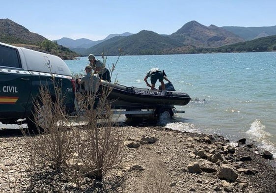 Dispositivo de búsqueda en el pantano del Porma.