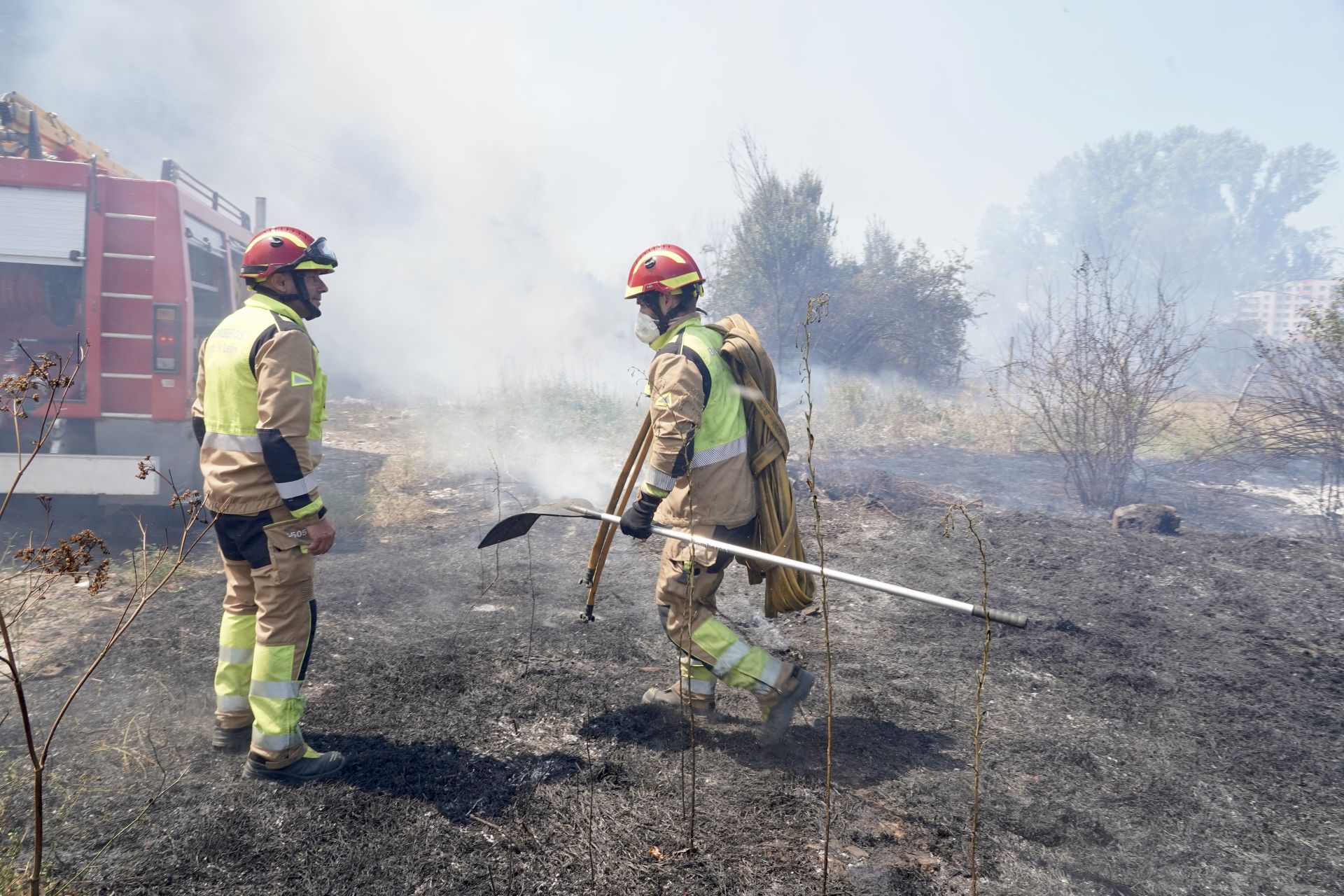 León vive dos incendios en media hora