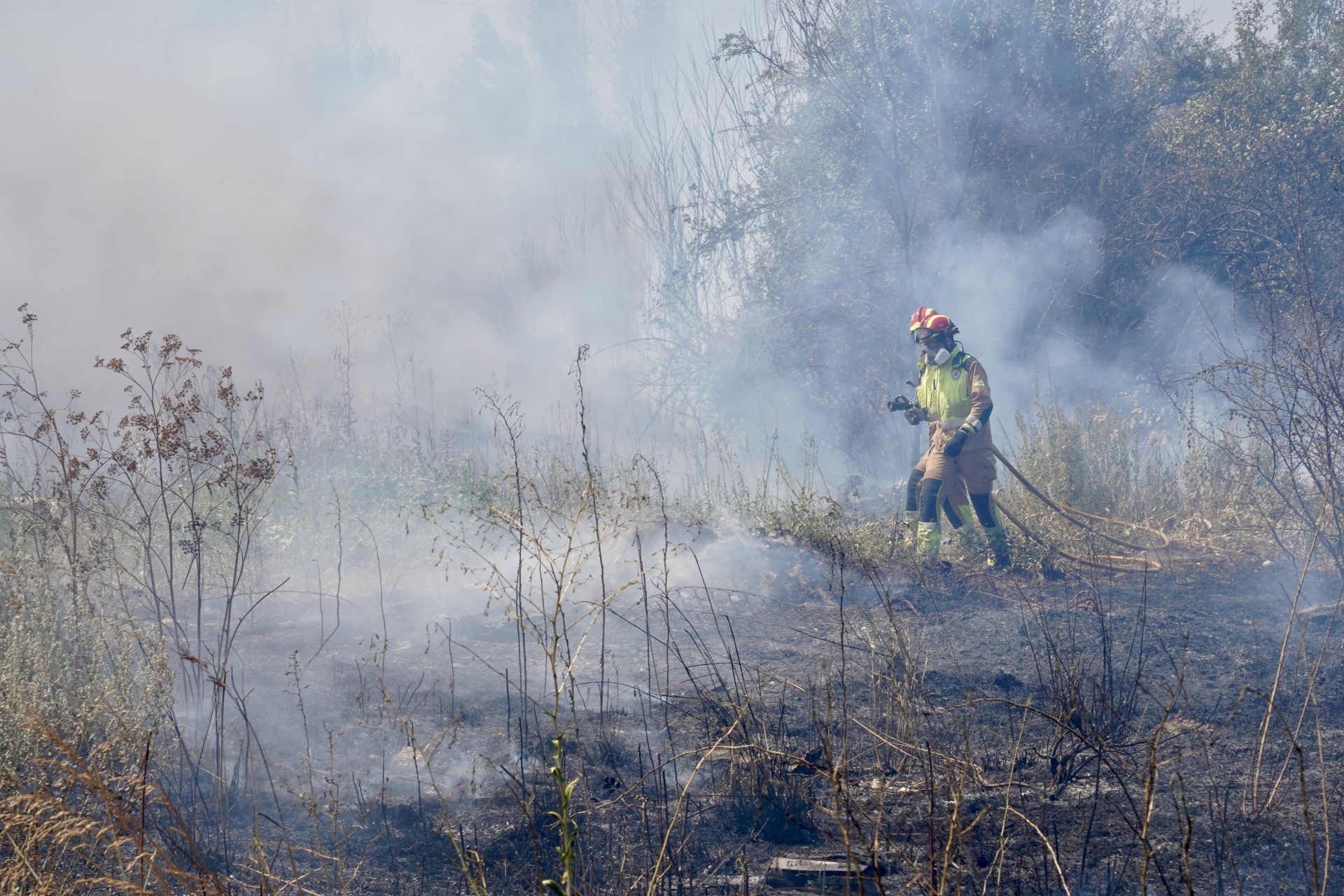 León vive dos incendios en media hora