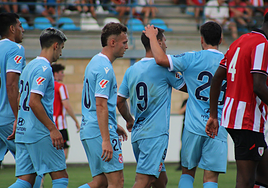 La Cultural celebra el gol de Manu Justo ante el Bilbao Athletic