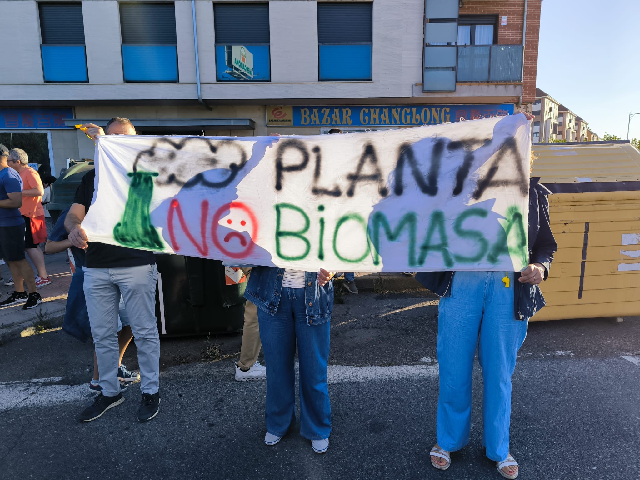 Manifestación de protesta contra la planta de biomasa en Puente Castro