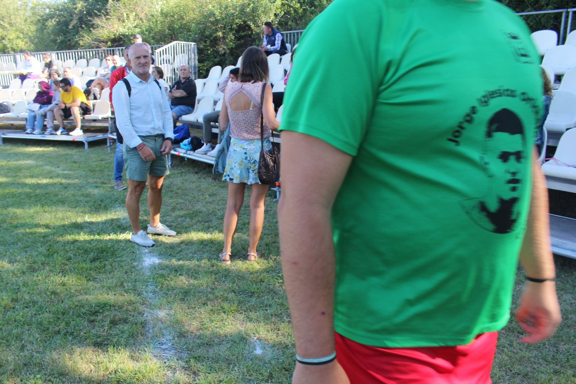 Un corro de homenaje a Jorge Iglesias