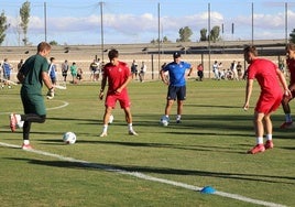 Imagen de uno de los rondos realizados en el entrenamiento.