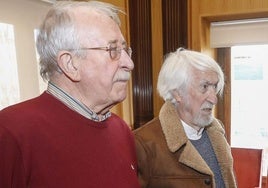 Encuentro de la primera corporación municipal de la democracia. Roberto Merino a la izquierda de la imagen.