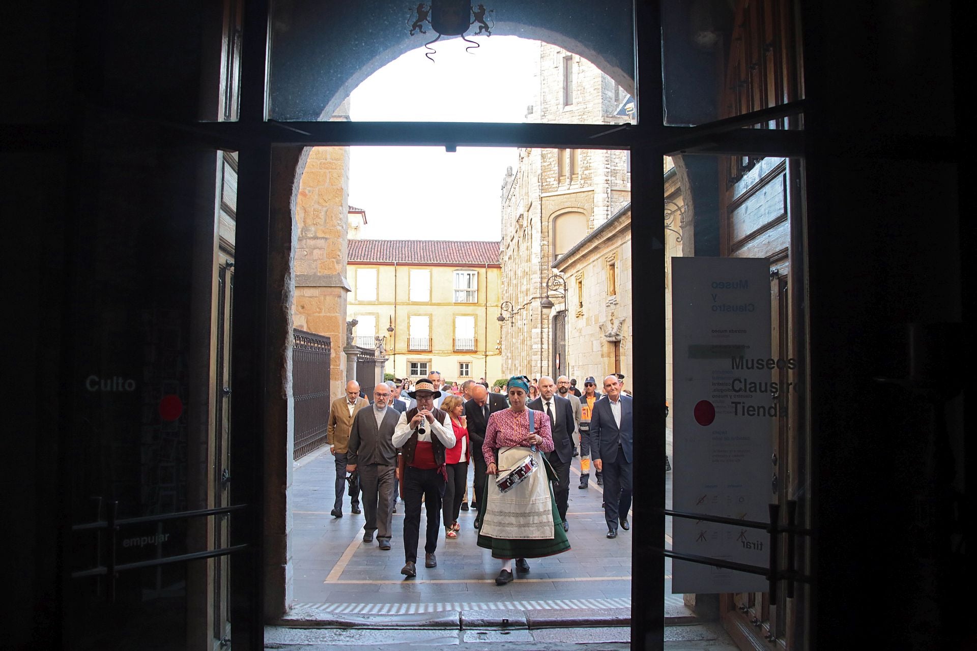 Las imágenes de la lectura de los Fueros de León