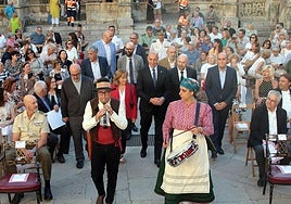 Llegada de la comitiva al claustro de la Catedral de León